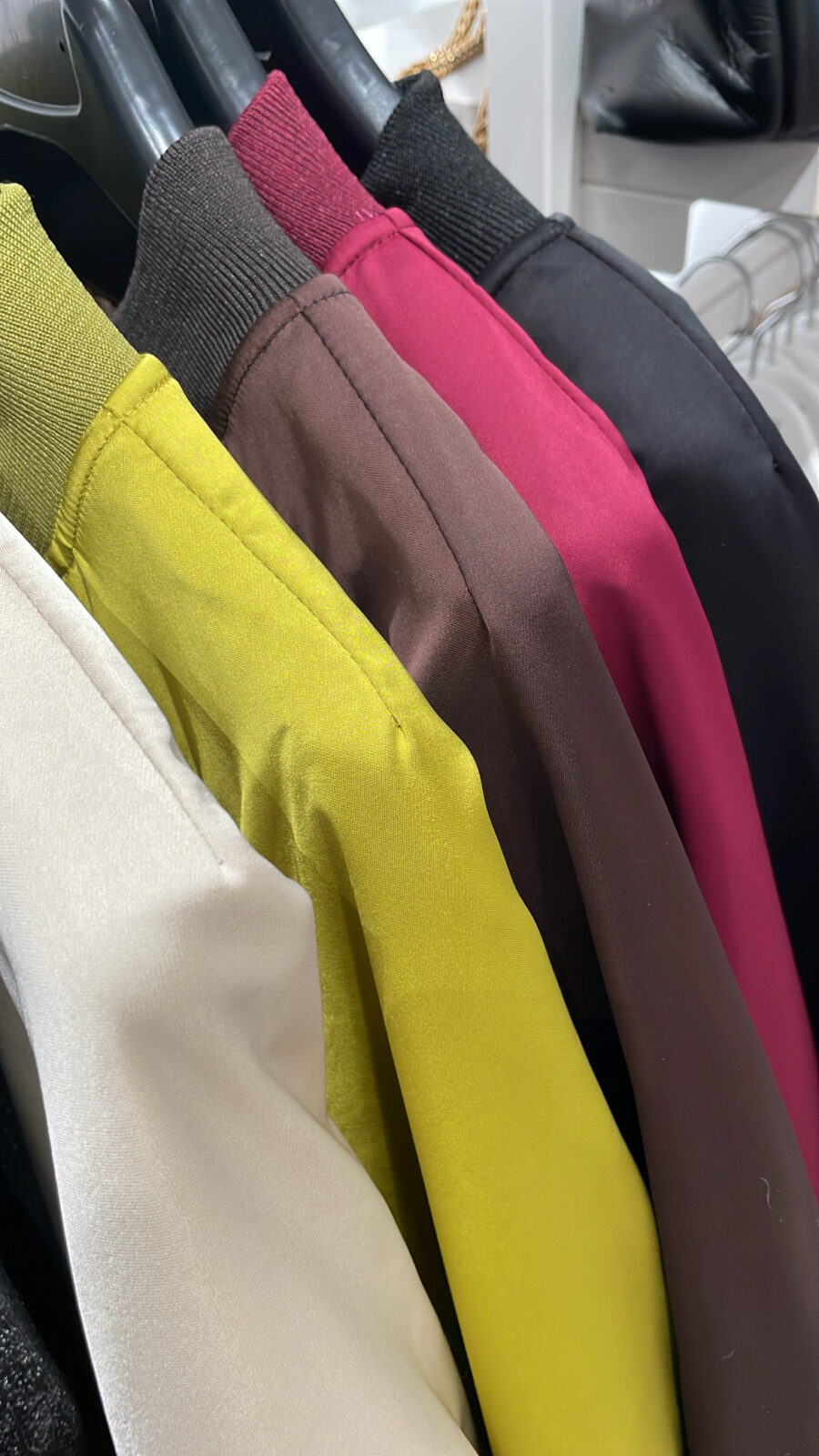 Bomberjacke Satin – Bild 7