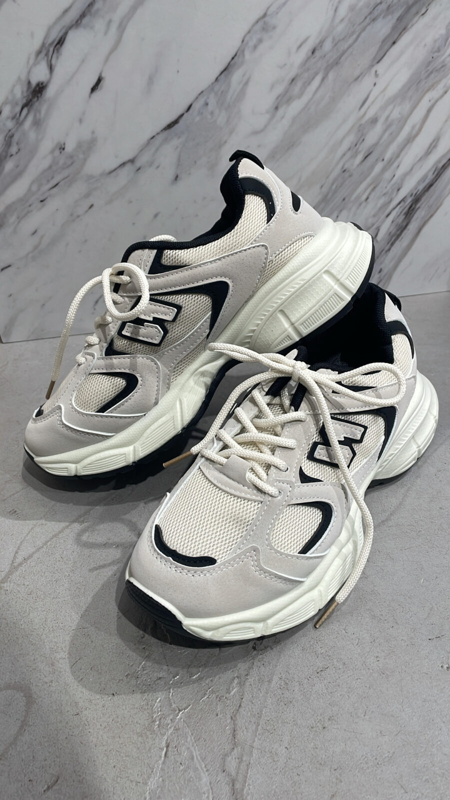 Sneaker N
