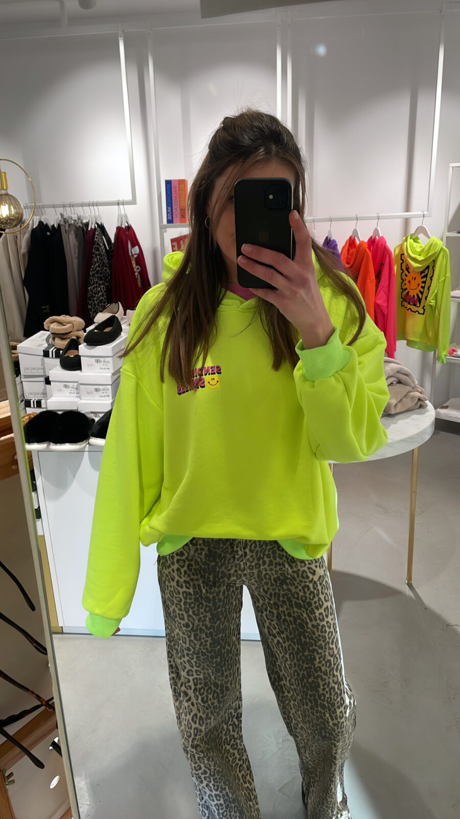 Hoodie SENDING SMILES – Bild 3