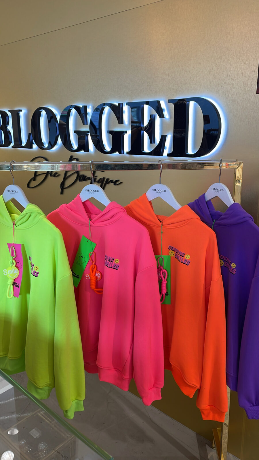 Hoodie SENDING SMILES – Bild 11