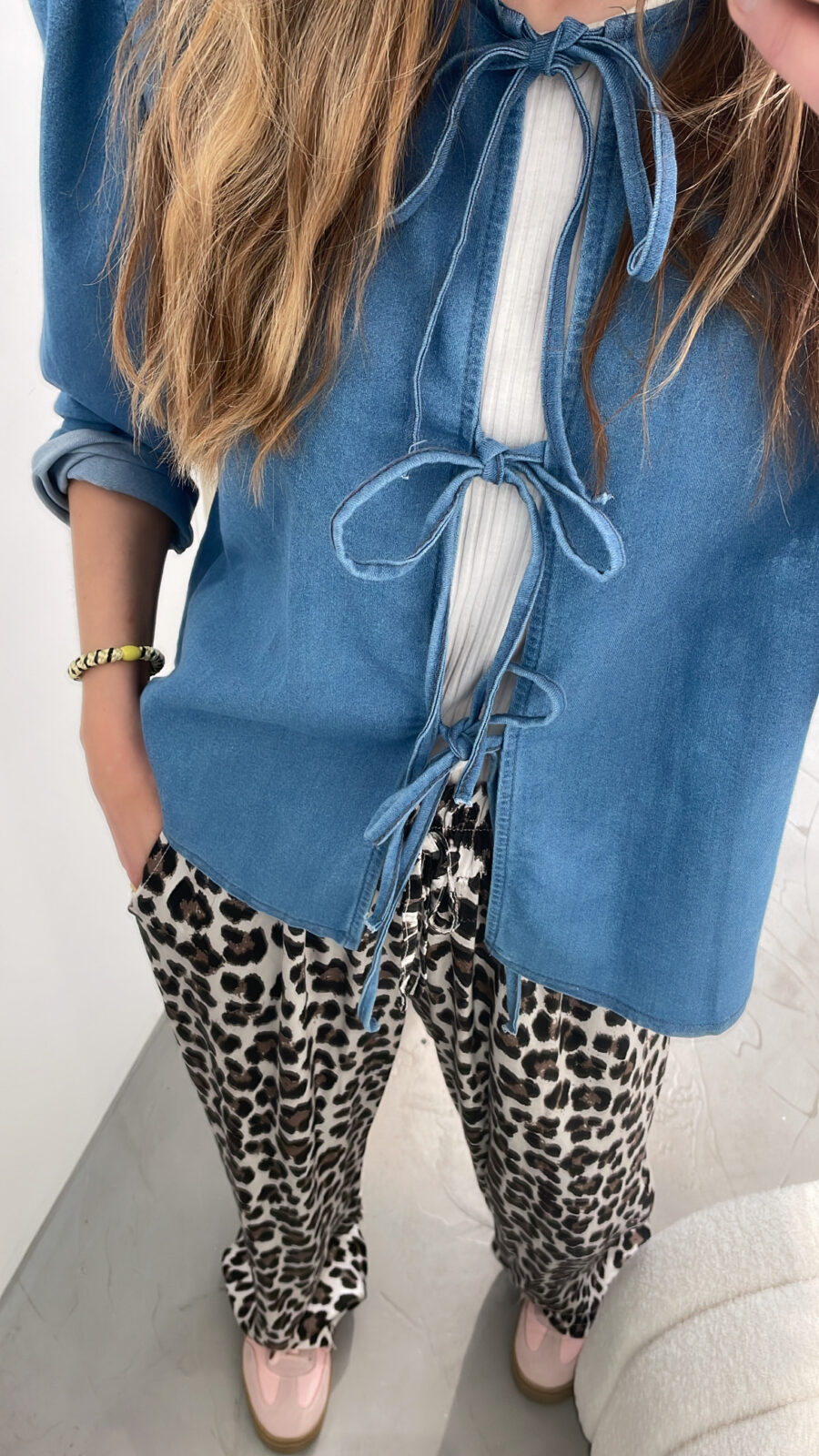 Jeans Bluse Schleifen – Bild 4