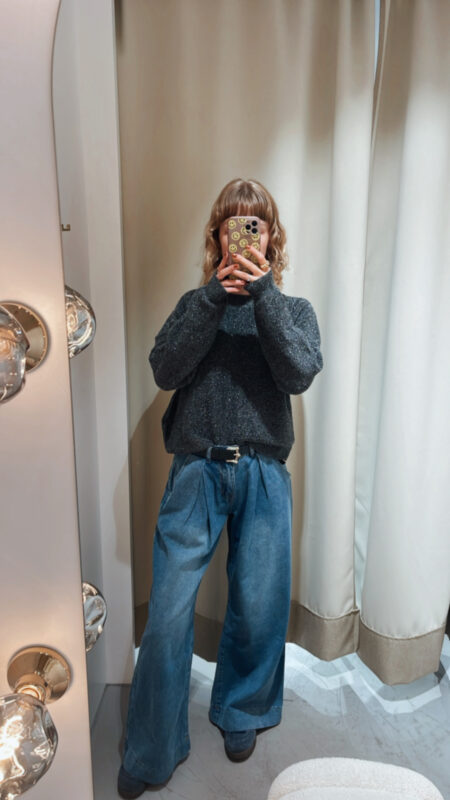 Bundfaltenjeans mit Gürtel